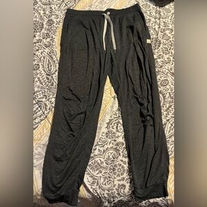 Vuori joggers women’s medium